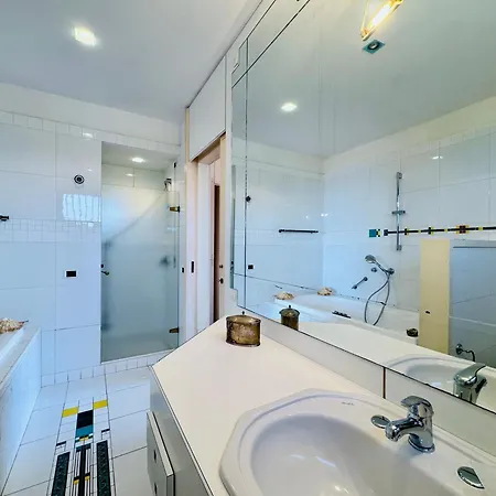 Yourhome - Lian Vila