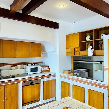 Yourhome - Lian Vila *